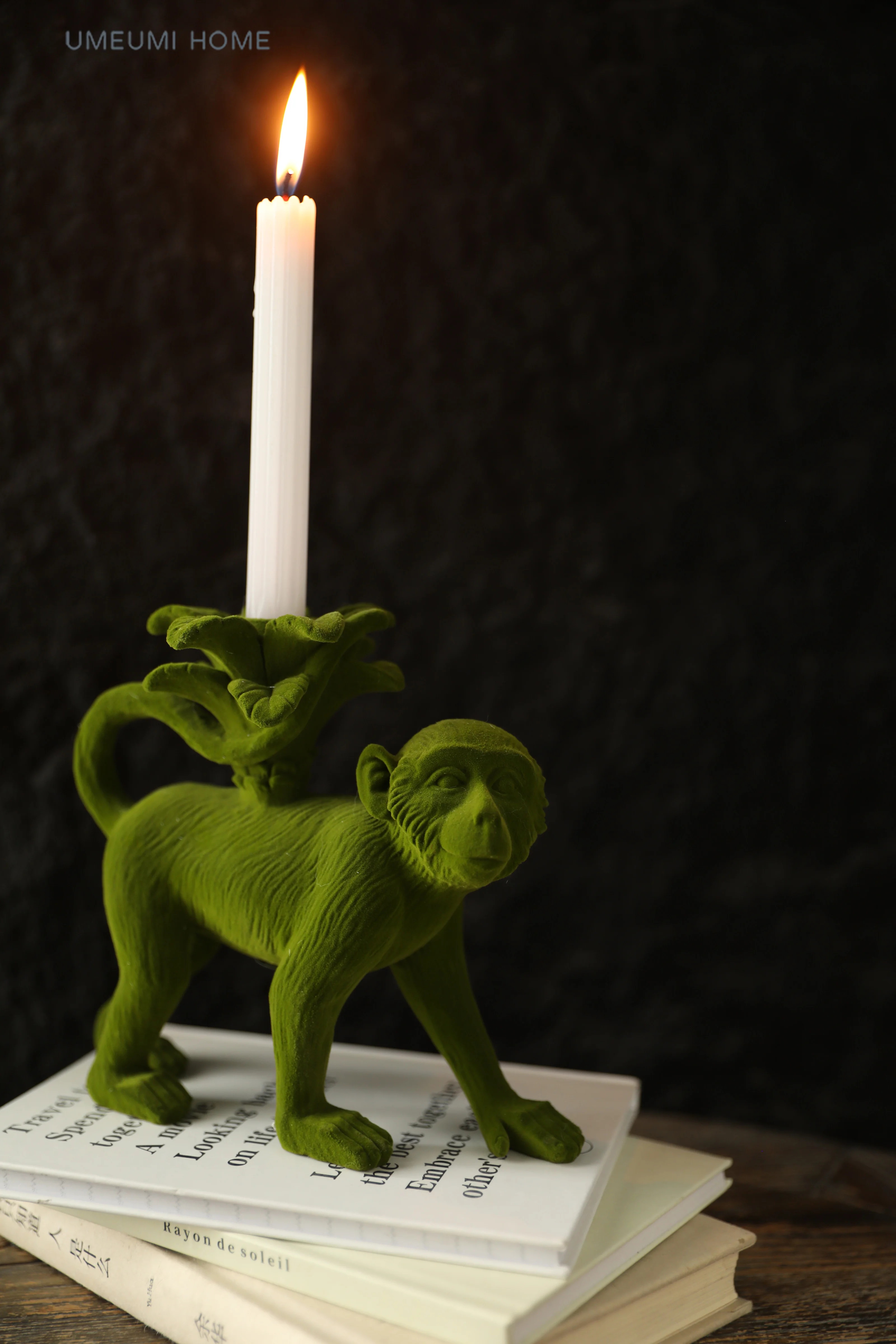 zöld, szőrös kis majmot out-of-print gyanta özönlött gyertyatartó Karácsonyi újévi ajándék kávé asztal dekoráció